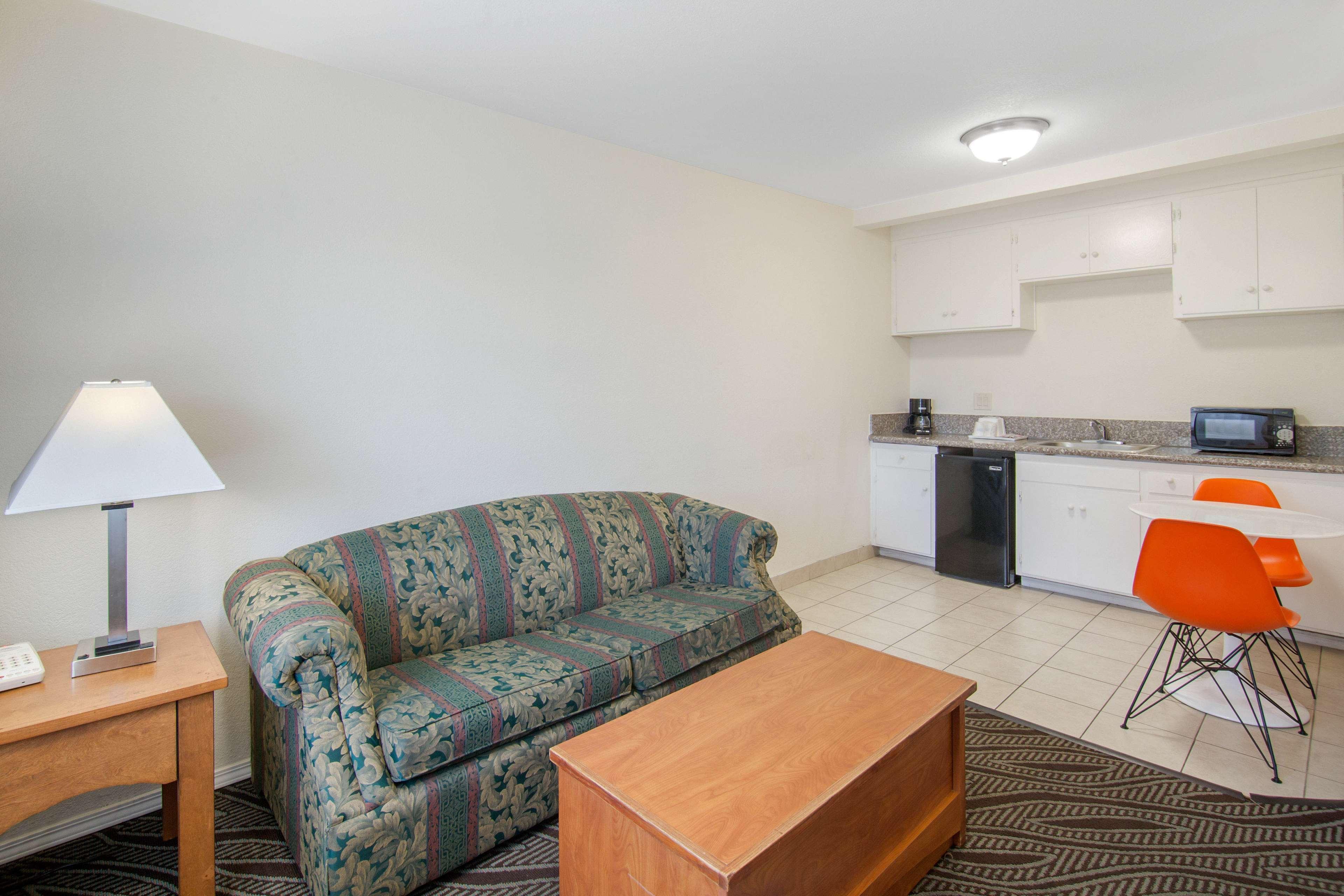 Howard Johnson Suites By Wyndham San Diego Chula Vista Bayfront Экстерьер фото