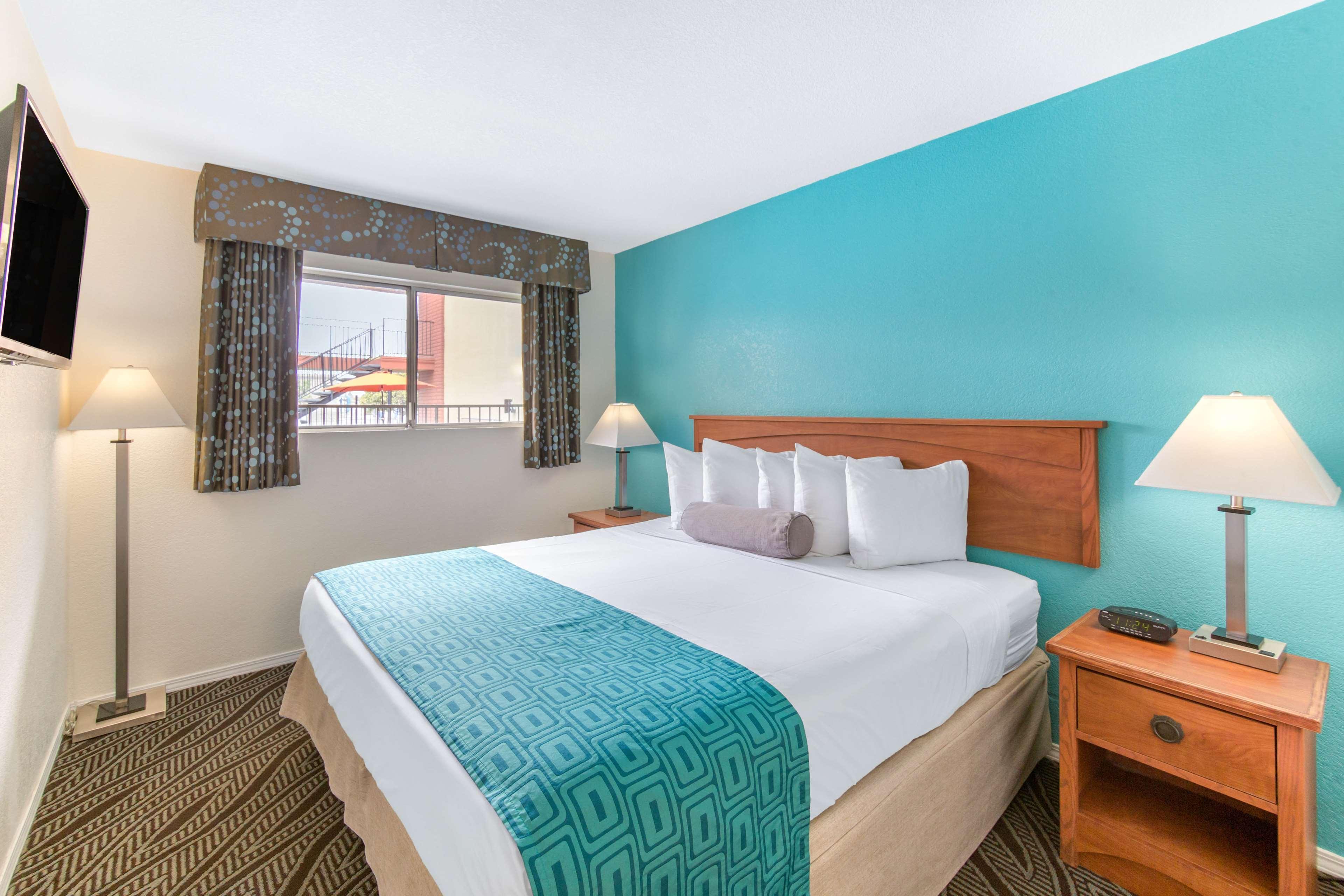 Howard Johnson Suites By Wyndham San Diego Chula Vista Bayfront Экстерьер фото