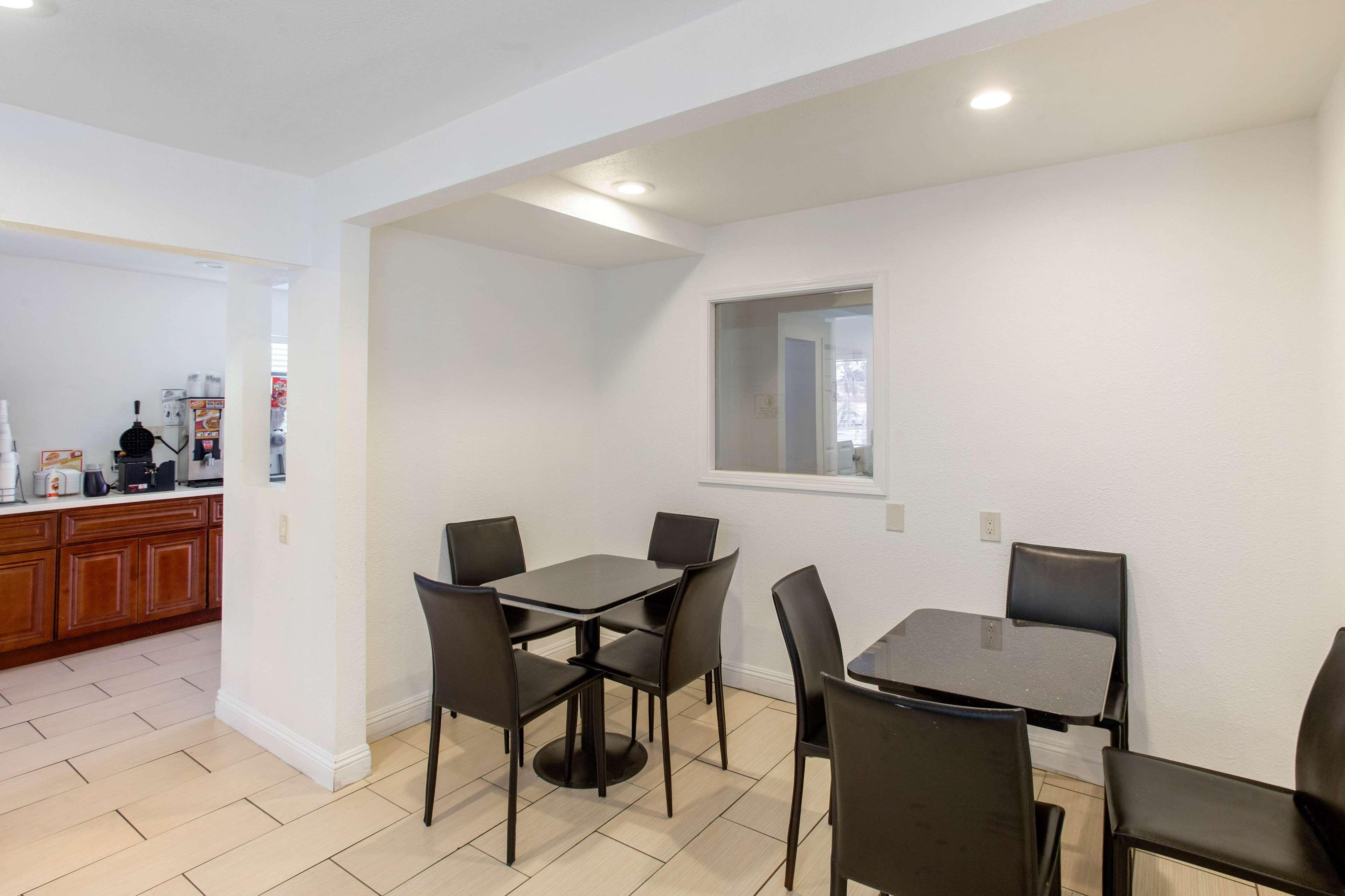 Howard Johnson Suites By Wyndham San Diego Chula Vista Bayfront Экстерьер фото