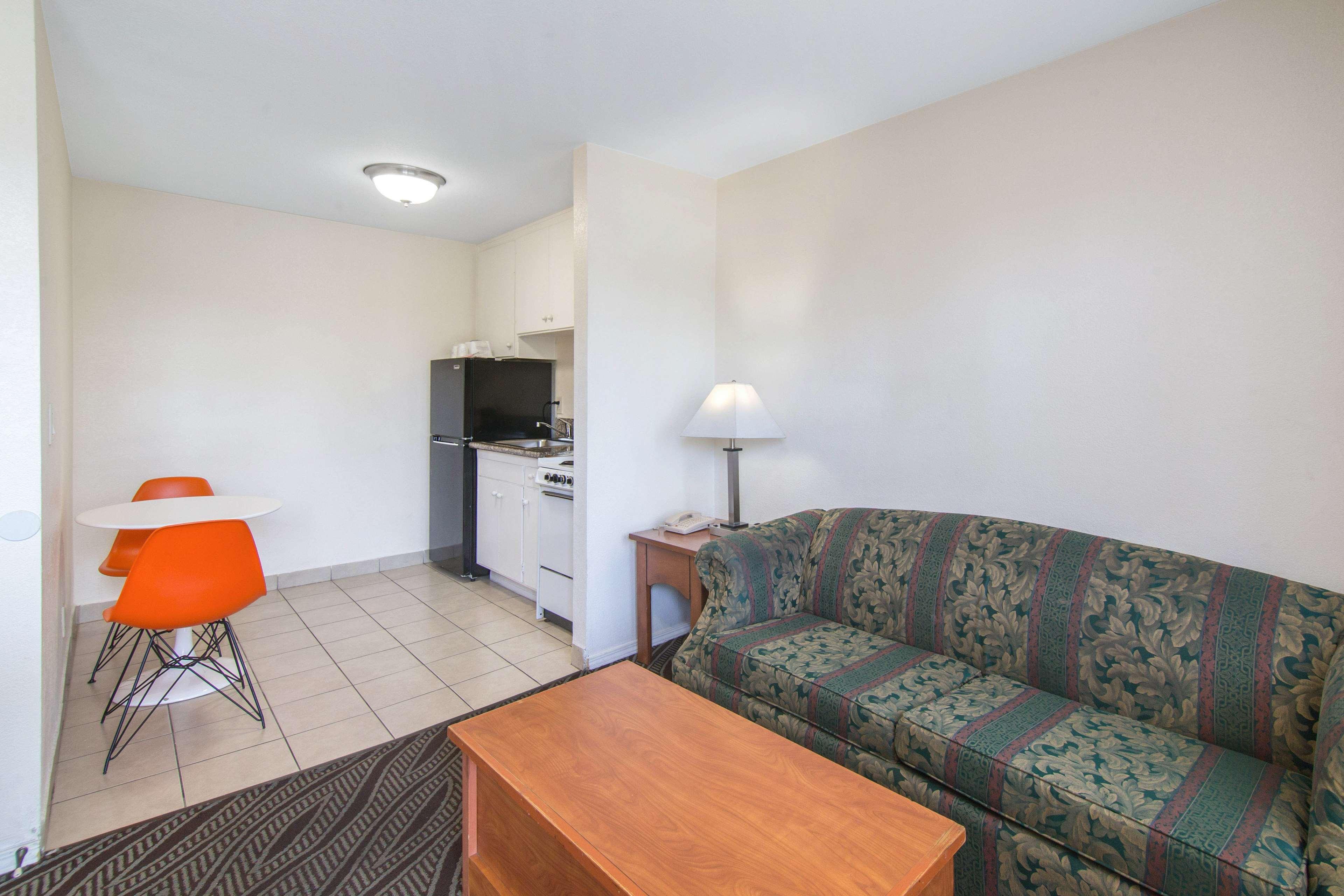 Howard Johnson Suites By Wyndham San Diego Chula Vista Bayfront Экстерьер фото