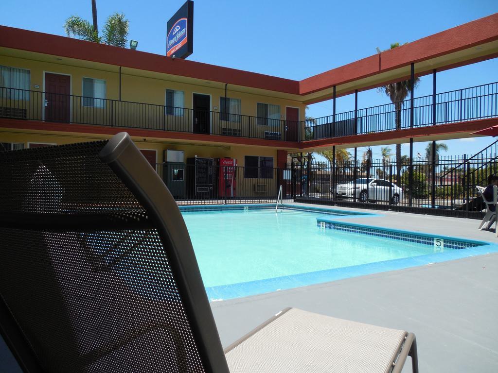 Howard Johnson Suites By Wyndham San Diego Chula Vista Bayfront Экстерьер фото